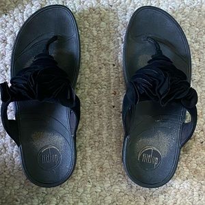 FITFLOP  flip flops in size 6 Black flower design